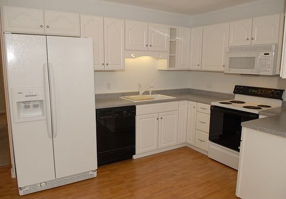 5th image of 604 De Laura Ln
