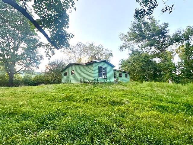 7th image of 380 Hideaway Dr