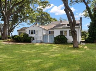 369 Earle Dr, North Kingstown, RI 02852