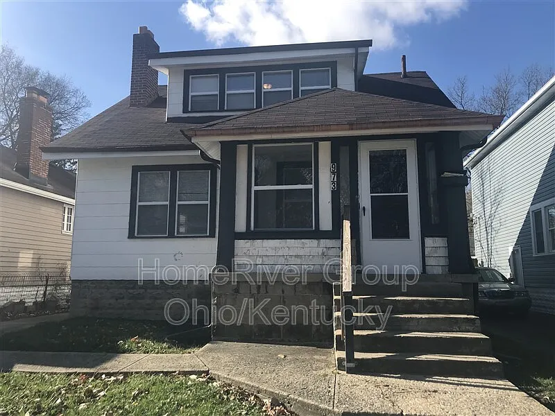 973 Seymour Ave photo 1