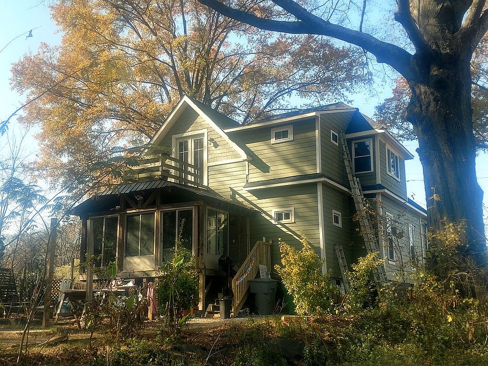 2nd image of 1312 Pegram St