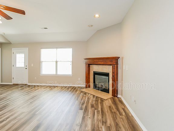 3rd image of 17508 Bronze Ln