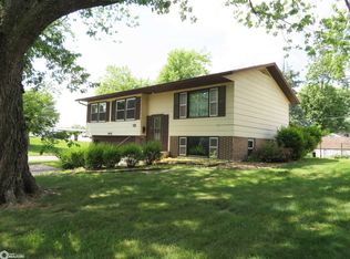 102 Harmony Dr, Marshalltown, IA 50158
