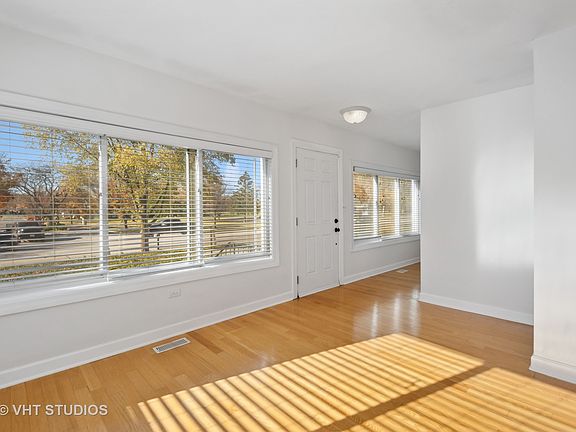 3rd image of 311 S Park Blvd