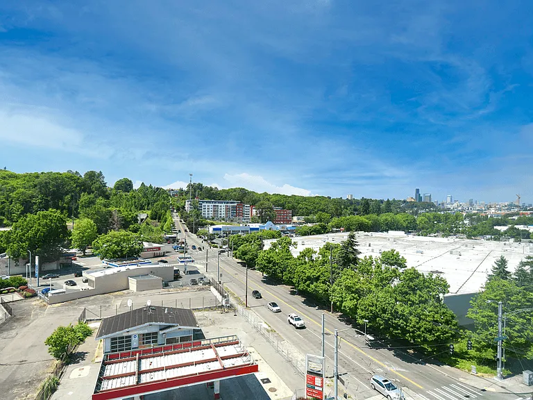 Mt Baker The Maddux Apartments — Photo 21