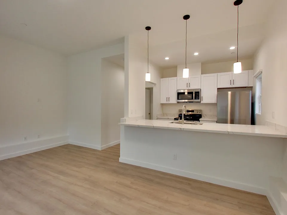 1301 La Playa St