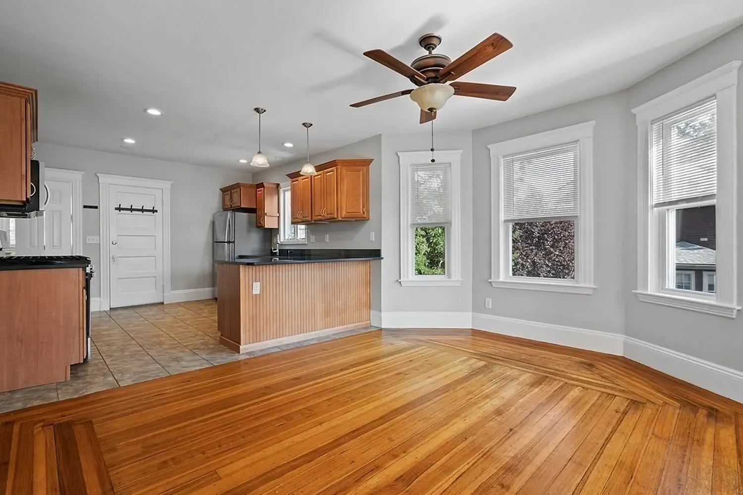 2 bed, 1100 sqft, $3,250 — Photo 4
