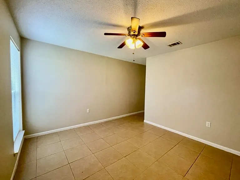 611 Carnathan Ct — Photo 10