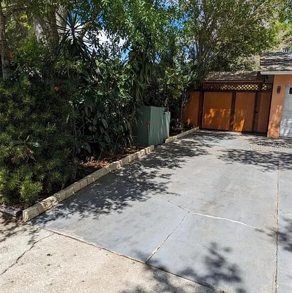 1602 Amberlea Dr S — Photo 9