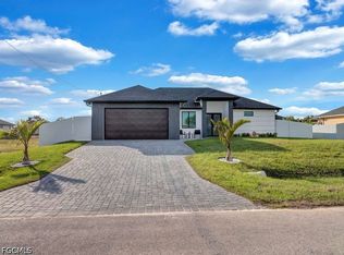 1002 NE 2nd Pl, Cape Coral, FL 33909