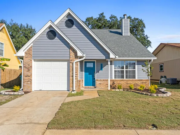 212 Woodland Park Cir, Mary Esther, FL 32569