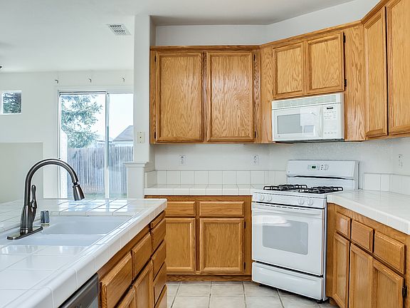 2nd image of 2703 Meadowland Way