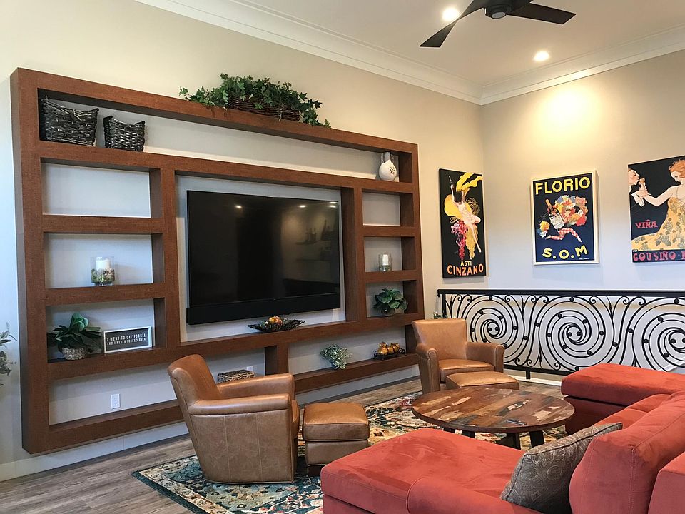 Great Room with 14' ceilings