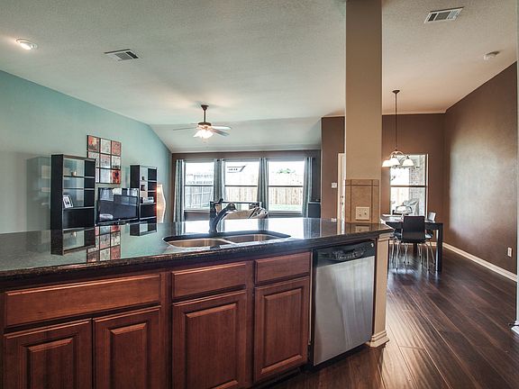 3rd image of 1503 Grey Willow Ln