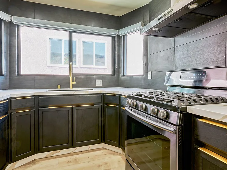 1139 Bellevue Ave — Photo 8