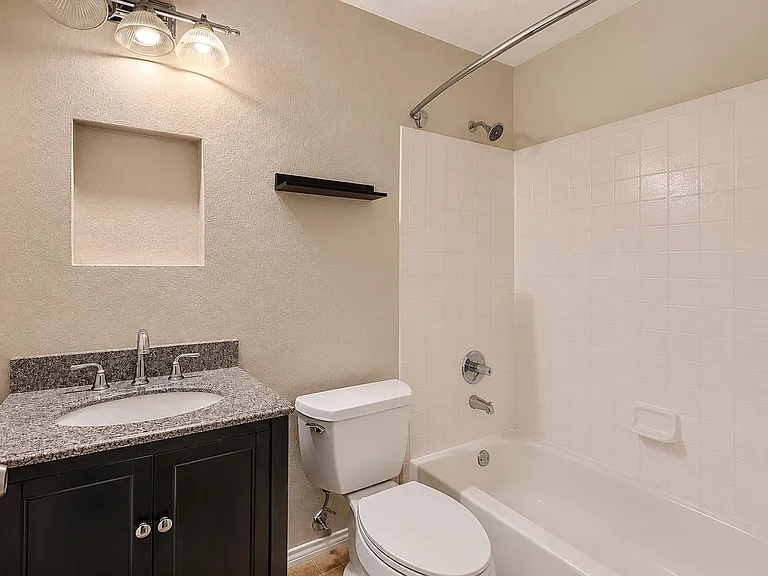 1236 Dexford Dr — Photo 8