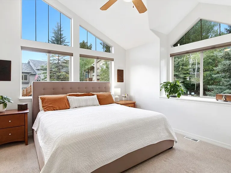 7435 Brook Hollow Loop Rd — Photo 18