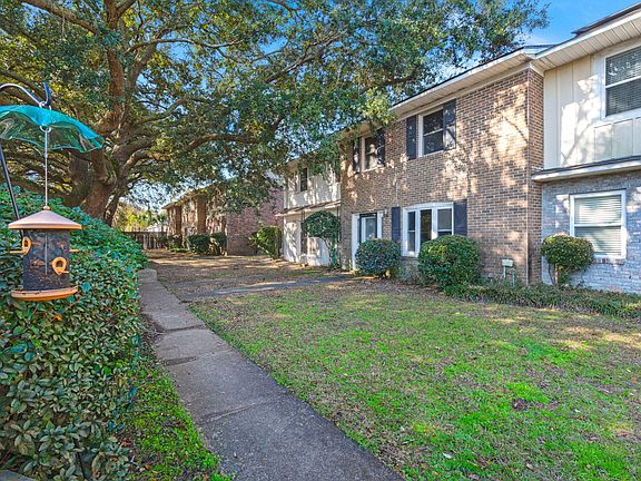 2nd image of 712 Harbor Ln