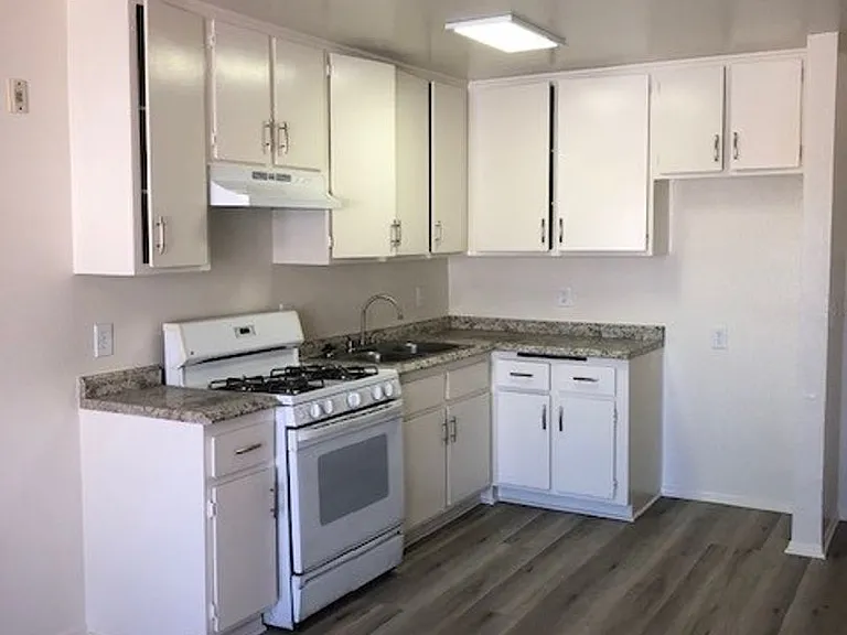Elm Terrace Apartments — Photo 42