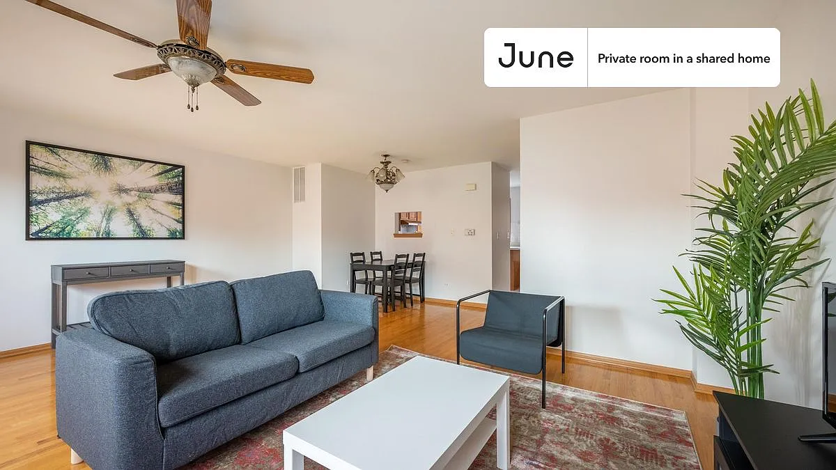 Queen bedroom in 4 bed/2.5 bath home in Chinatown #1632 A — Photo 2