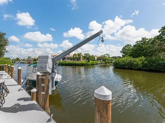 5th image of 320 Dolphin Shores Cir