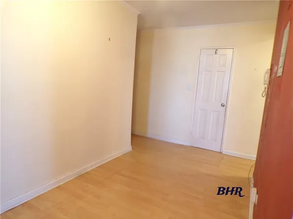 2265 Gerritsen Avenue image 3 of 19