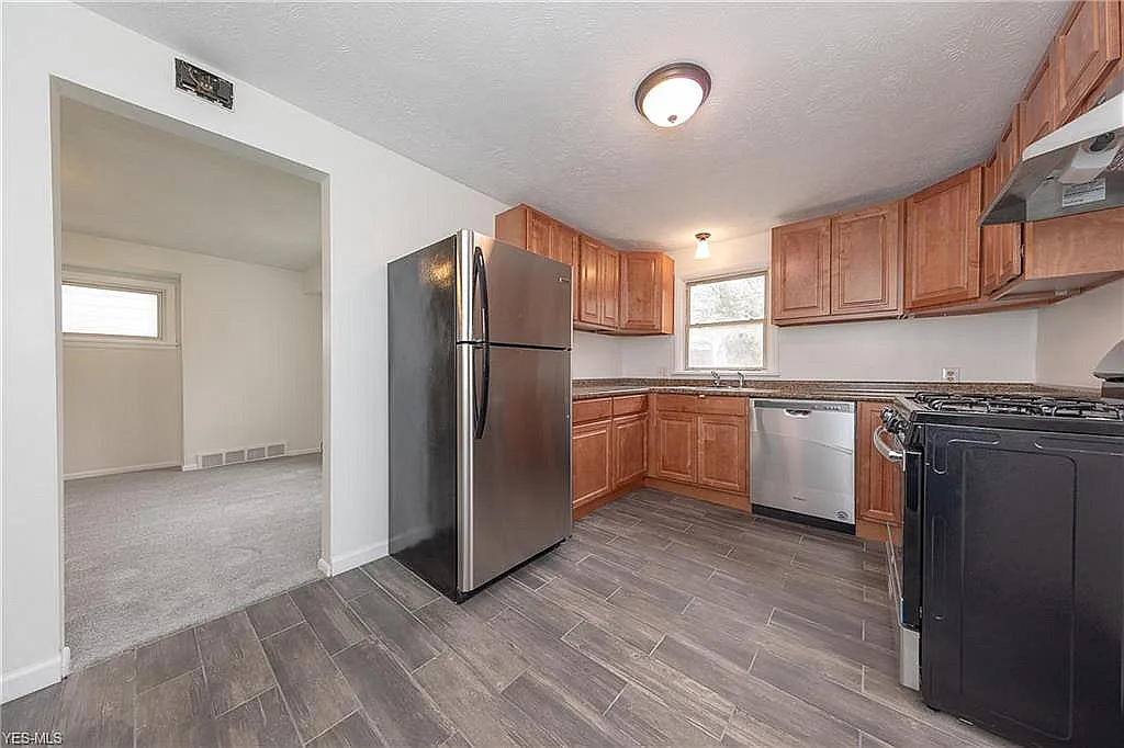13812 Glenside Rd photo 1