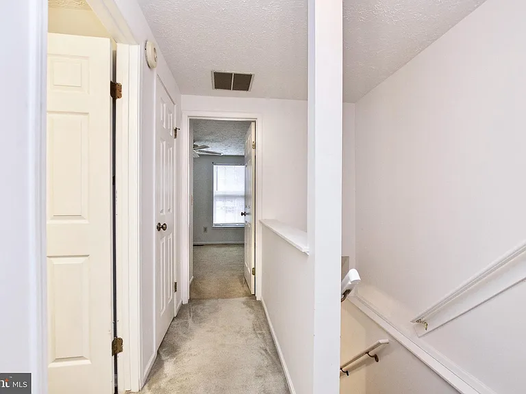 1915 Belmont Ridge Ct — Photo 18