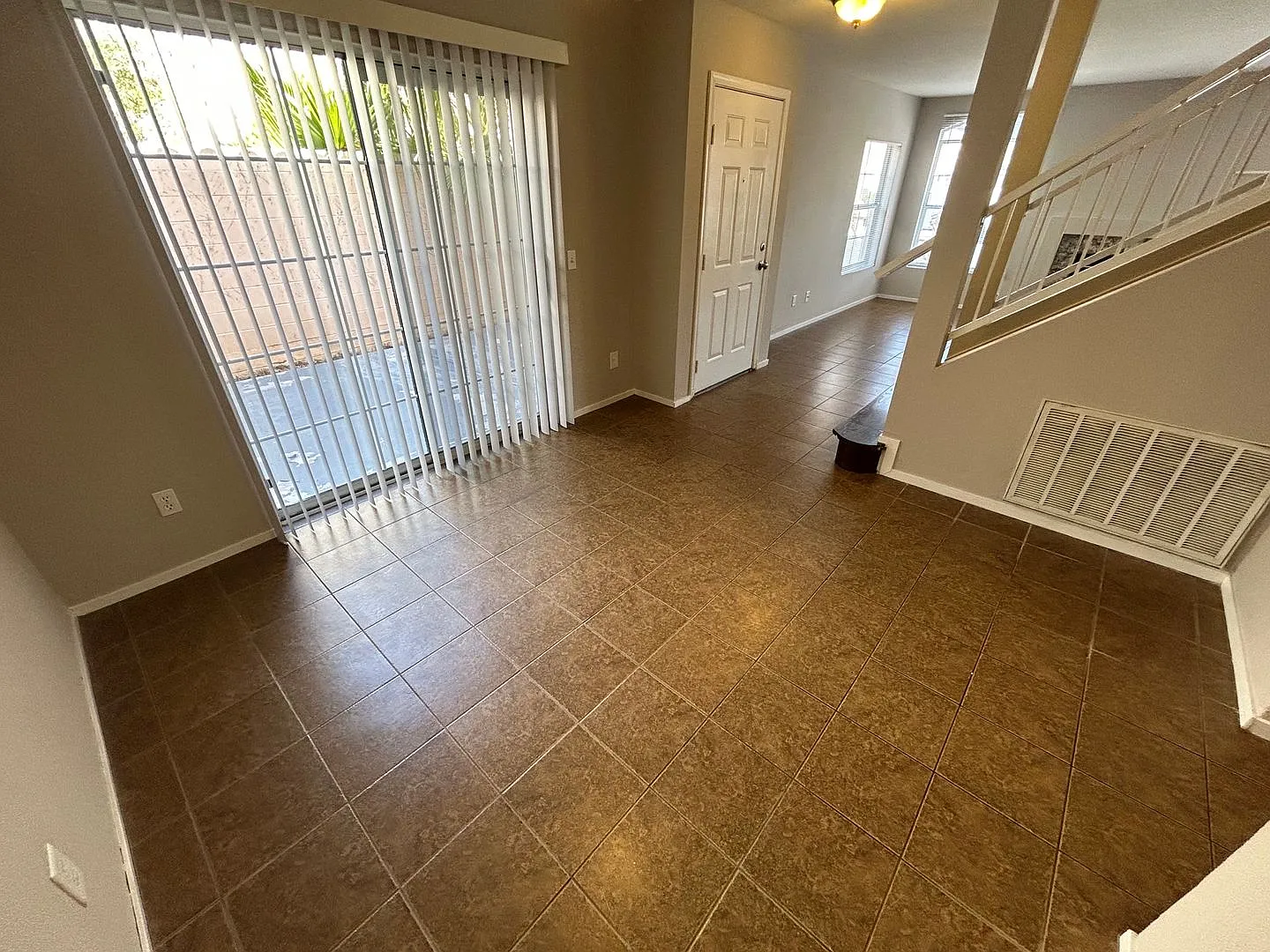 Limited Time Only! $500 Off Second Months Rent! Inviting Home With Open Layout In A Prime Northwe... — Photo 4
