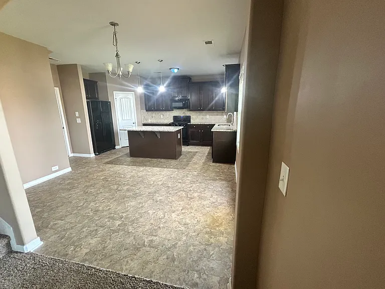 327 Lost Lake Dr — Photo 3