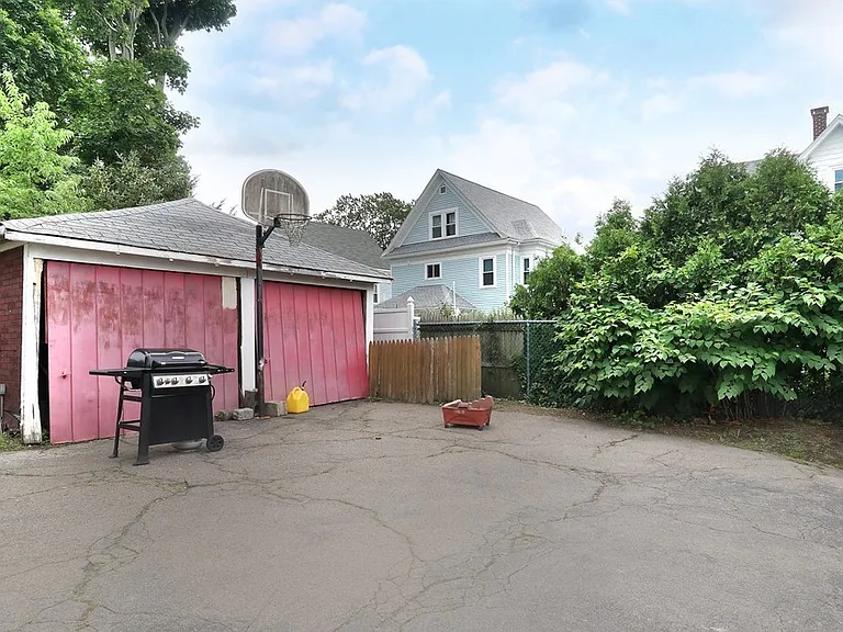 11-13 Holyoke St #1 — Photo 17
