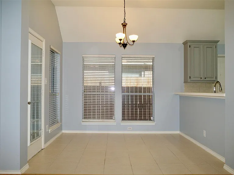 1506 Rogers Lake Ln — Photo 8