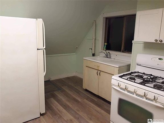 3rd image of 114 King St