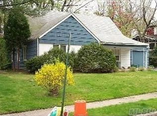 70 Warwick Rd, Great Neck, NY 11023