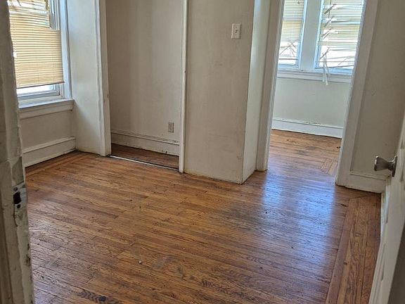 3rd image of 5907 Chester Ave