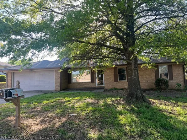 8 Azure Hills Dr, Van Buren, AR 72956