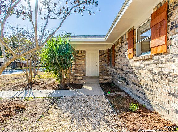 3rd image of 1369 Poppy Ln