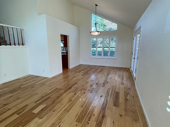 3rd image of 405 Buena Tierra Ct
