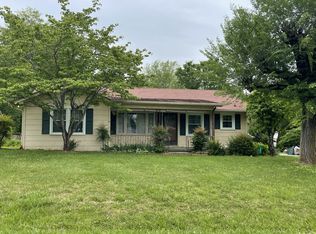 1001 S Russell St, Portland, TN 37148