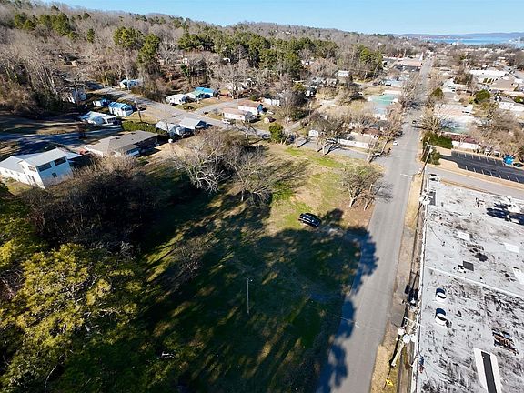 2nd image of 1900 Obrig Ave