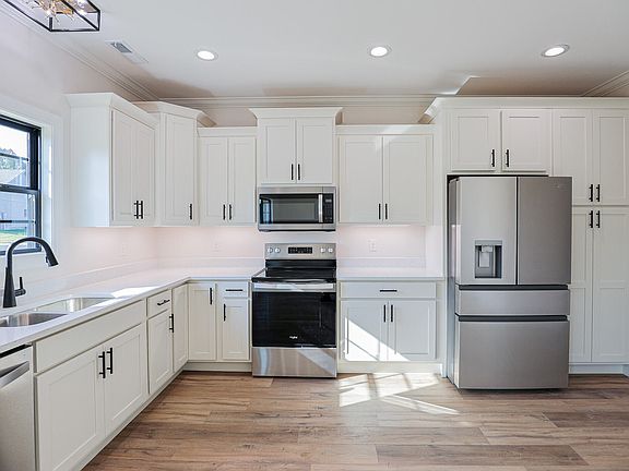 5th image of 910 Violet Ct