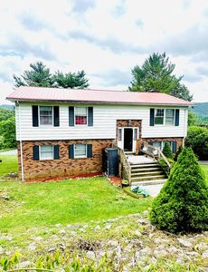 684 Star St, Pounding Mill, VA, 24637