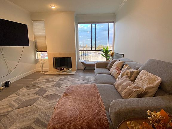 5th image of 6938 Laurel Canyon Blvd Unit 305