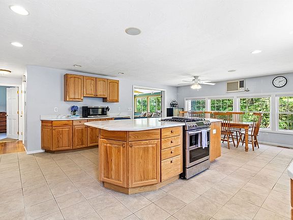 5th image of 55 Priest St