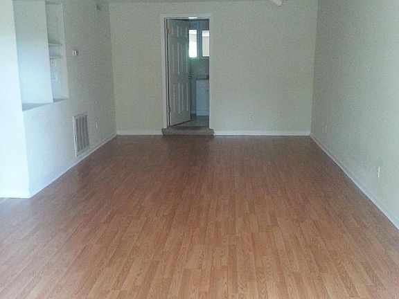 4th image of 3305 Garden Dr APT 10