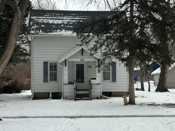 219 High St, Vermillion, SD 57069