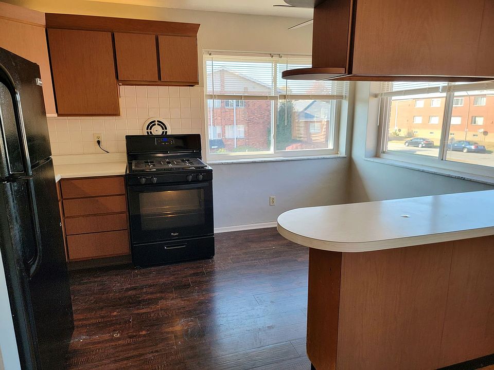 Miami Apartments 35303536 Rd Saint Louis, MO