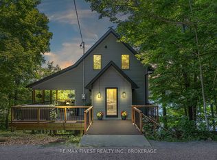 1005 Macdonald Ln, South Frontenac, ON K0H2L0
