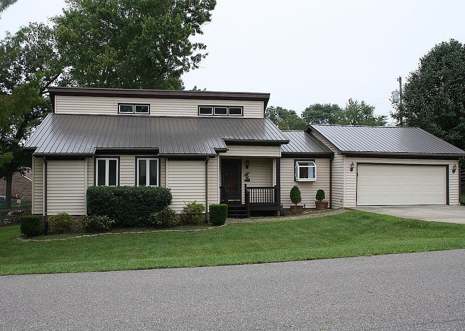 1st image of 121 Valley Dr