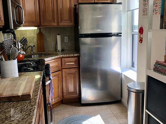 3rd image of 496 Henry St #4